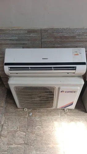 Vende se ar condicionado Gree 9 mil BTUS convencional equipamento vai higienizado e com ga