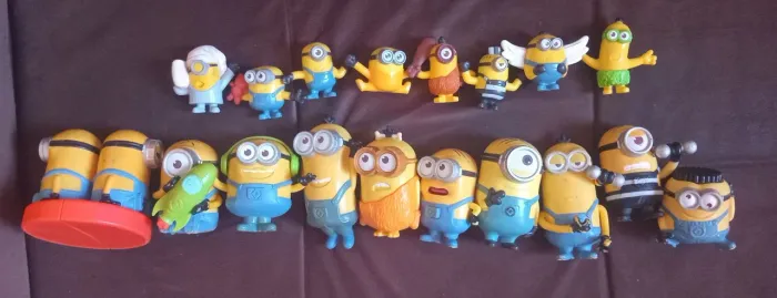MINIONS MCDONALD'S LOTE COM 18 BRINQUEDOS DE VÁRIOS ANOS EM BOM ESTADO