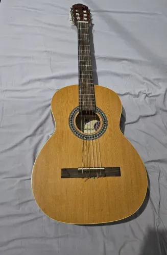 Violão pequeno