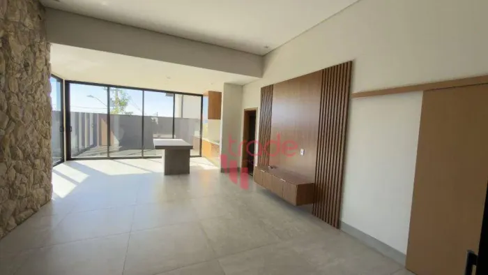 Casa em Condomínio Fechado para Alugar de 03 Quartos sendo todos Suítes no Bairro Residenc