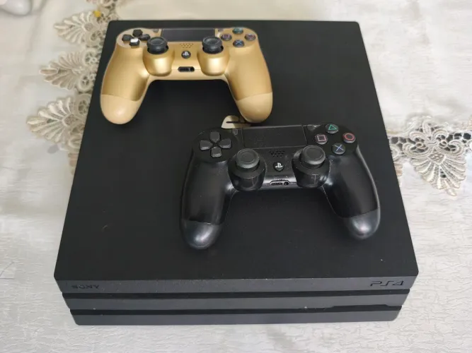 PlayStation 4 Pro 4k 1TB 2 controles