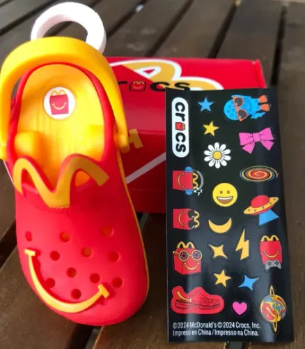 Mini Crocs Chaveiro McDonald?s 2026 Colecionável Original Mc lanche feliz