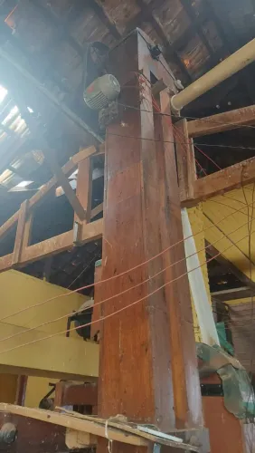 Elevador Duplo de Grãos de 4m com motor e botoeira, com correias e canecas metálicas...