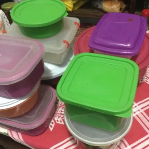 10 potes , vários tamanhos e cores