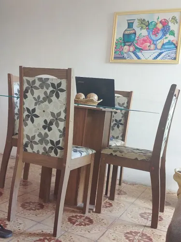 Vendo conjunto de mesa de jantar c 4 cadeiras em vidro