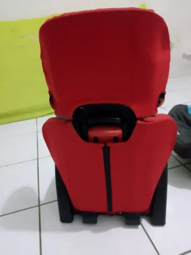 Cadeirinha pra criança andar em carro