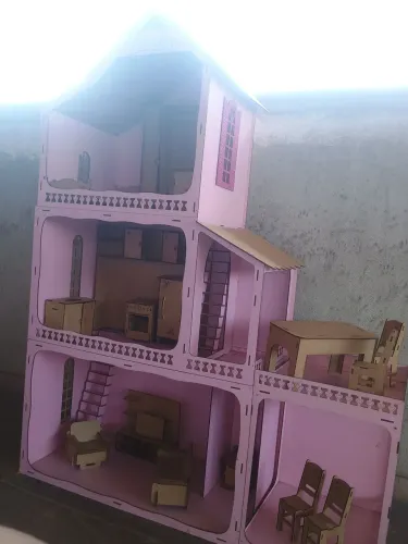 Casinha da Barbie com móveis