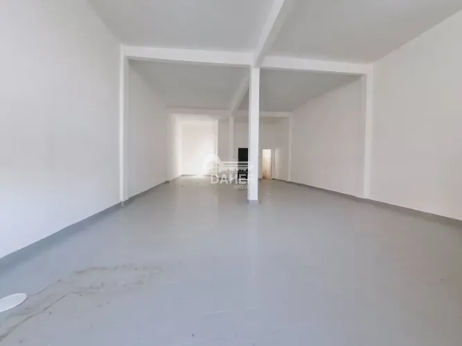 Daher Aluga: Lojão com 121 m², na Via Principal, quase em frente ao Sambola Hall na Aboliç