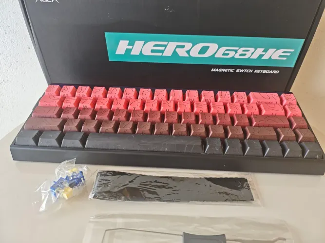 TECLADO MAGNÉTICO AULA HERO 68 HE