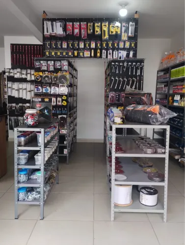 LOJA DE PARAFUSO E FERRAMENTA A VENDA
