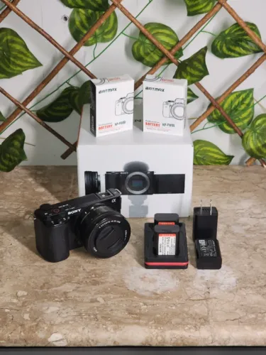 Sony Zve 10 + Lente do Kit 16-55 + Lente Viltrox 23mm 1.4
