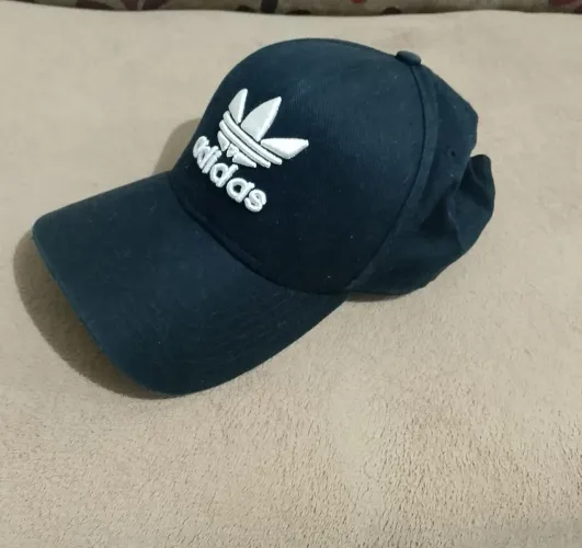Boné Adidas preto