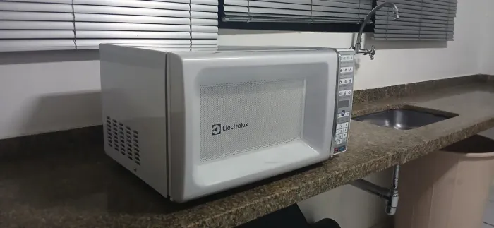 Microondas Eletrôlux 34litros