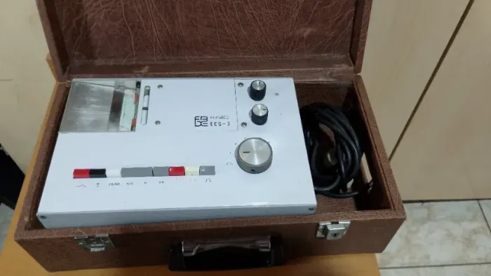 Aparelho de Elerocardiograma Antigo FUNBEC ECG-3