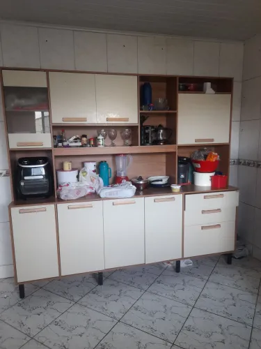 Armario de cozinha semi novo , grande não é de parede