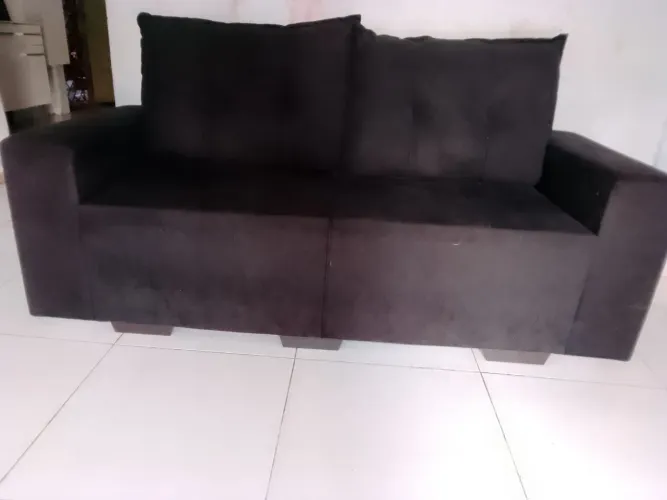Sofá preto em bom estado