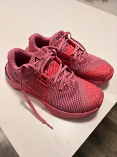 Tênis feminino metcon 10