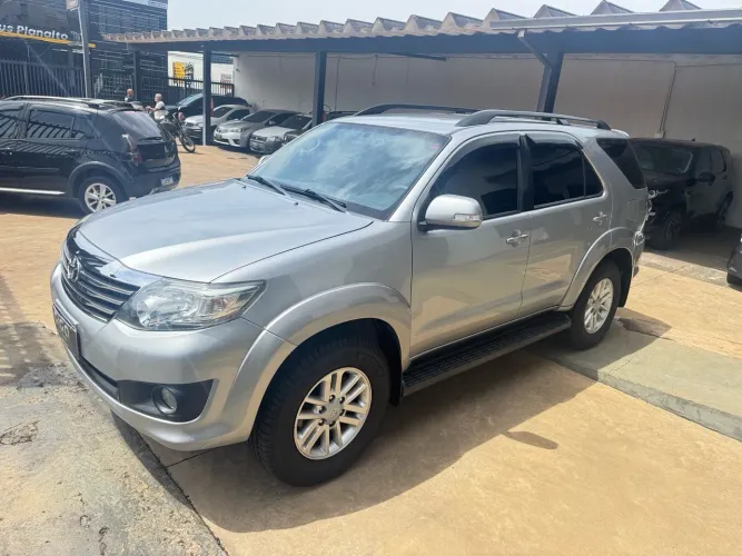 Toyota Hilux SW4 SR 4X2 2.7/ 2.7 Flex 16V Aut. 2015