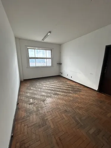 Sala Comercial no Centro de BH ao lado da Galeria do Ouvidor - Portaria e Elevador