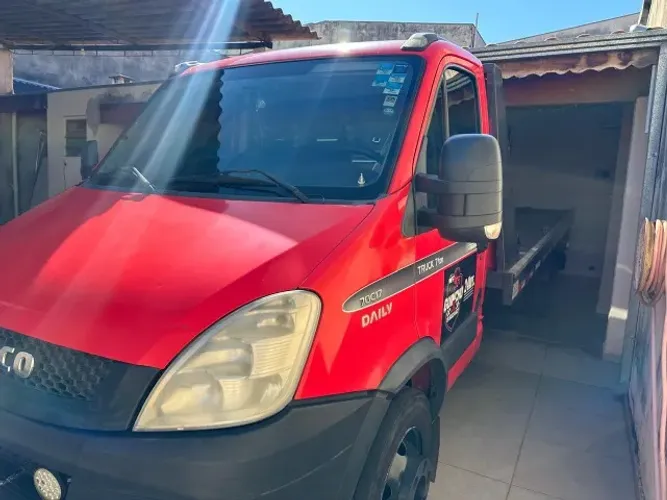 Iveco 70 c 17 impecável, pneus novos , plataforma de 5m50