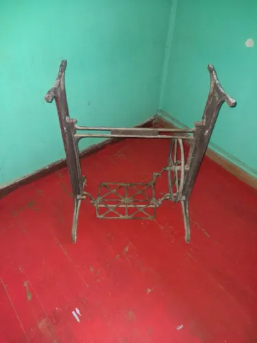 Base de máquina de costura antiga anos 40/50