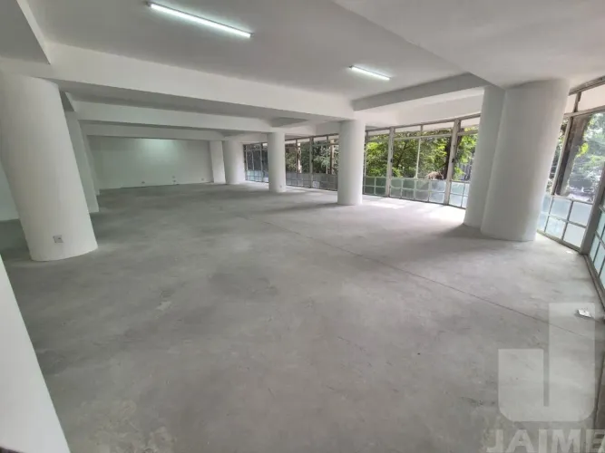 Sobreloja na Avenida Ipiranga, 350 m2, 2 cozinhas, imóvel com 2 entradas independentes. -