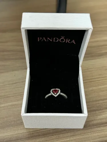 Anel modelo Pandora coração vermelho