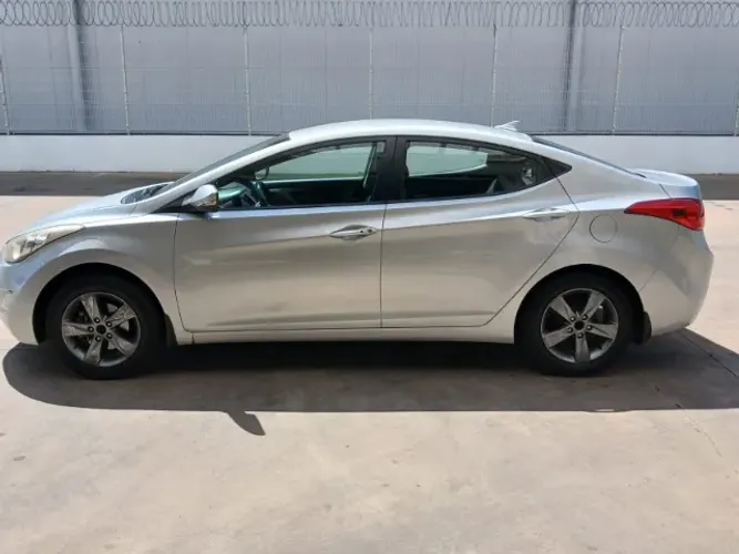 Hyundai Elantra GLS 2.0 16V Flex Aut. 2013