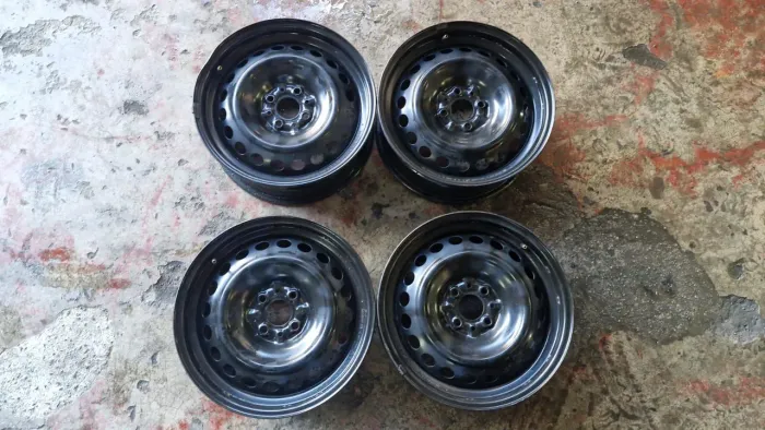 ? VENDO JOGO DE RODAS ARO 16 - FURAÇÃO 4x98 ?