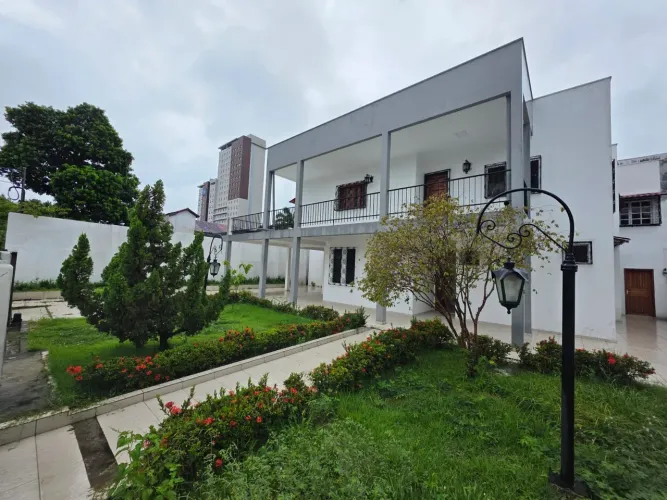 Vende-se casa no condomínio LE VILLAGE BLANC