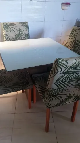 Mesa de vidro de 4 cadeiras