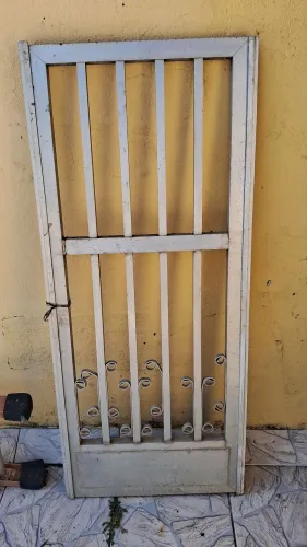 Portão de alumínio 0,65 de largura e 1,56 de altura 