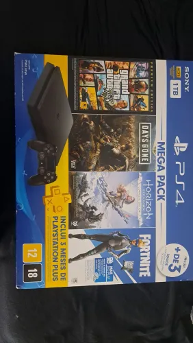 Ps4 slim 1TB com 3 jogos e 2 controles