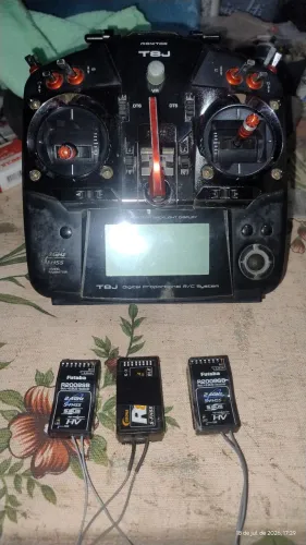 Aeromodelo Rádio Futaba 8 canais.