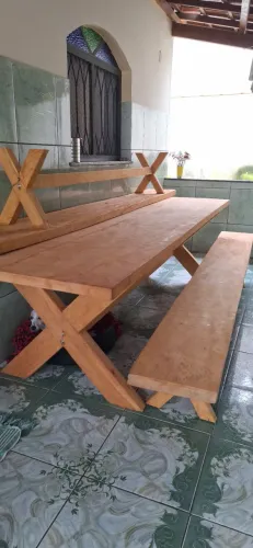 Mesa de madeira Maciça