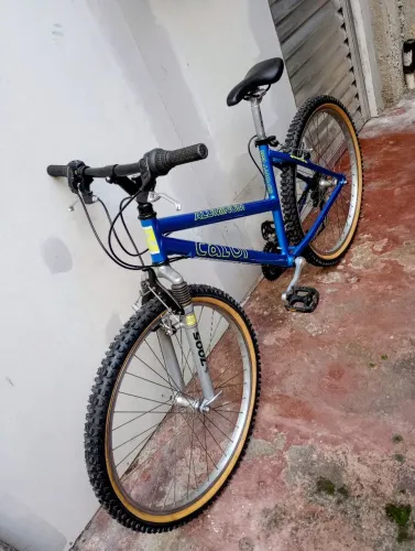 Bicicleta Caloi Aluminum Sport GS - Feminina - Aro 26 - 21 Marchas