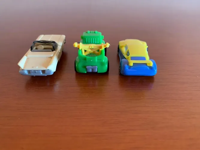 3 carrinhos coleção Kinder ovo