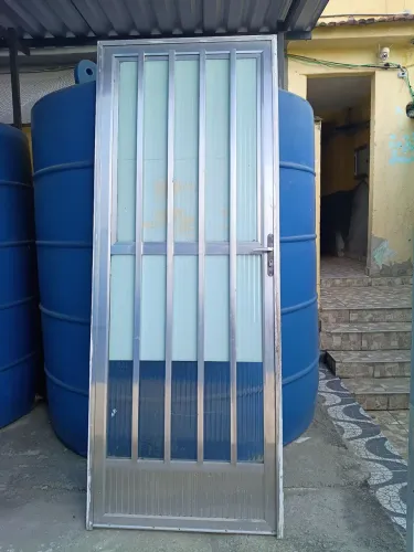 Porta de alumínio com vidro 