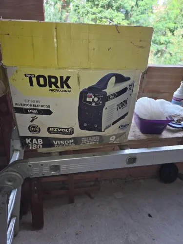 Maquina de solda super tork 180 bivolt (127-220v)