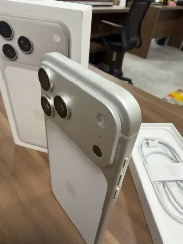 Iphone 17 pro Max 266g