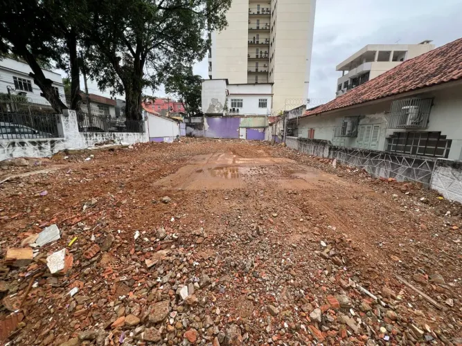 Vendo troco Casa/ terreno / imóvel em Duque de Caxias de esquina- 380 m² - 25 de Agosto