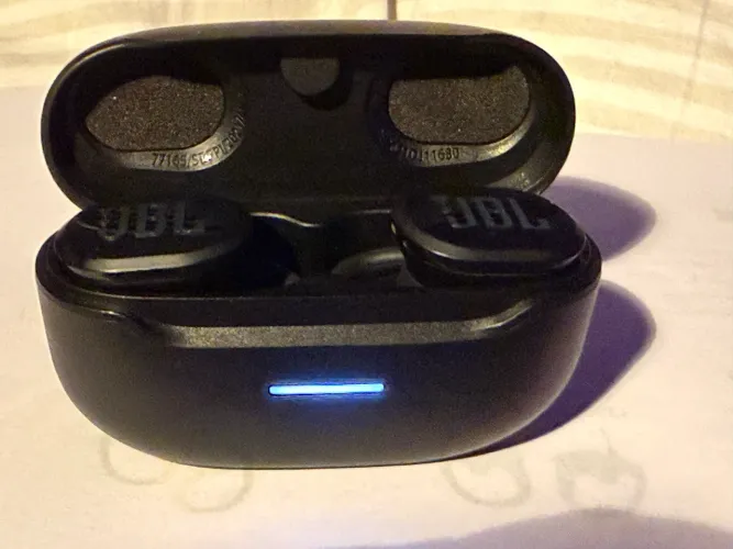 Fone de Ouvido Bluetooth JBL Endurance Race TWS - Original (Apenas Estojo e Fones)