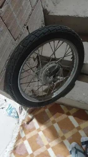 Roda dianteira da fan 125 com peneu novo