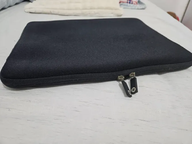 Capa de Notebook/IPad Slim preta - Macia e resistente