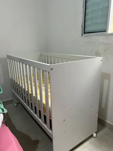 Venda-se berço de bebê semi novo usado poucas vezes,com colchão junto