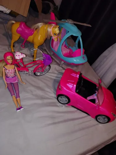 Carro,Helicóptero, cavalo e bicicleta da Barbie 