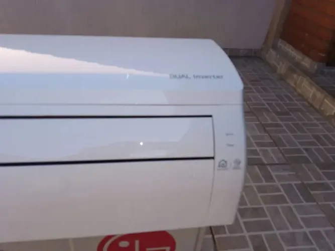 Ar condicionado LG Dual Inverter 9.000 BTU Quente / Frio