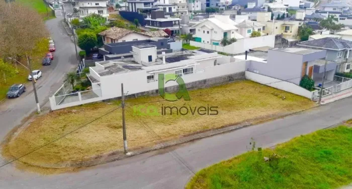Terreno de Esquina à Venda na Pedra Branca - 628,13 m²