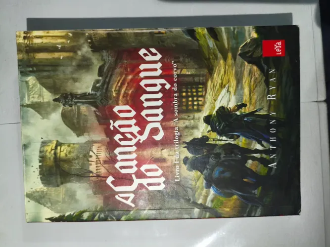Livro/A Canção do sangue, livro 1 da trilogia "A sombra do corvo"