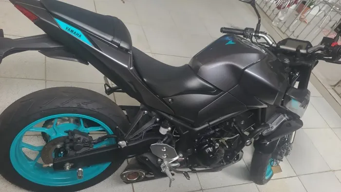 Moto Yamaha mt03 nova com baixa quilometragem 